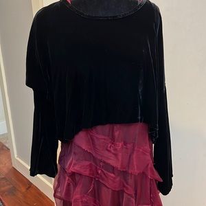 Artful home Bodil Black Velvet Topper Small